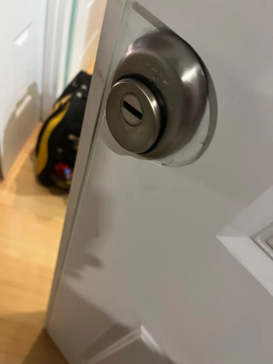 Cerradura nueva instalada, lista para usar